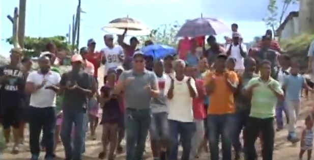 Residentes del Oriente 1 exigen calles - aceras y contenes en el Bonito de San Isidro