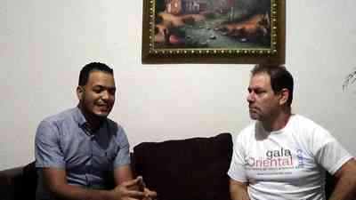 conversando con Melvin Hiraldo