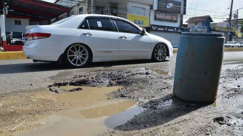 hoyos en las vias de santiago