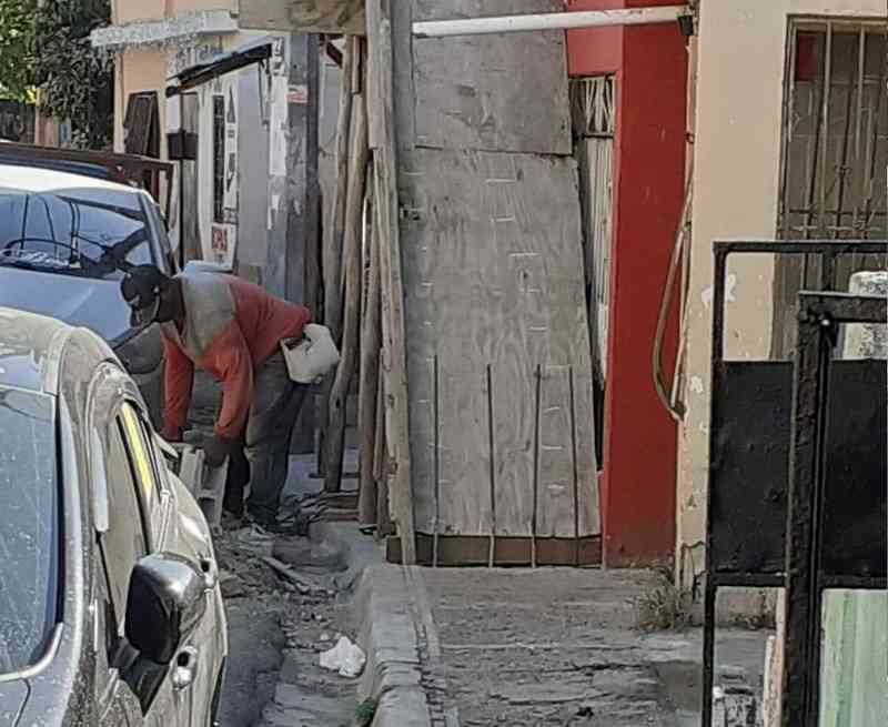 Denuncia: Violan Espacios Públicos en calle la Carrera casi esquina Conani, en la Isabelita