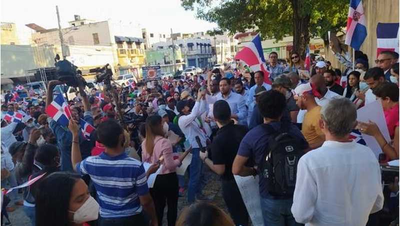 manifestantes por tarjeta